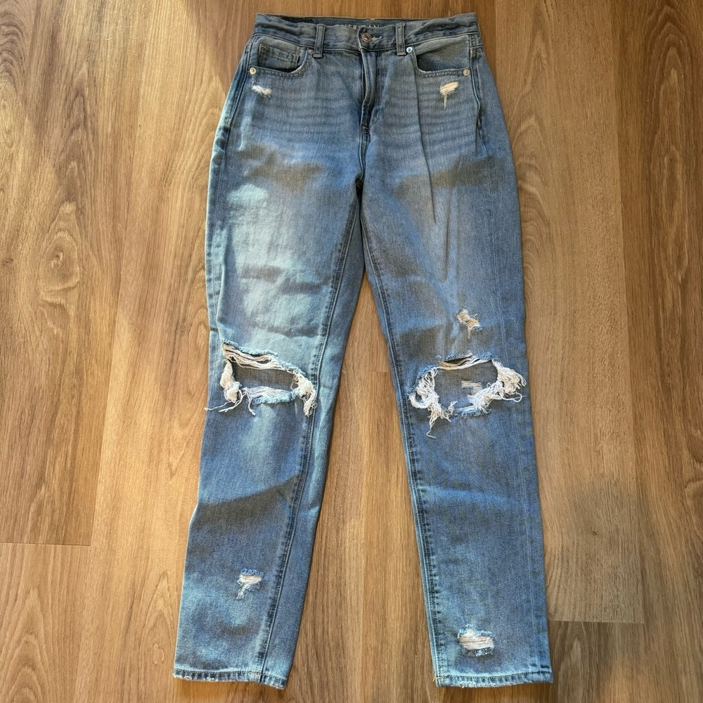 American Eagle Light Wash Distress Jeans